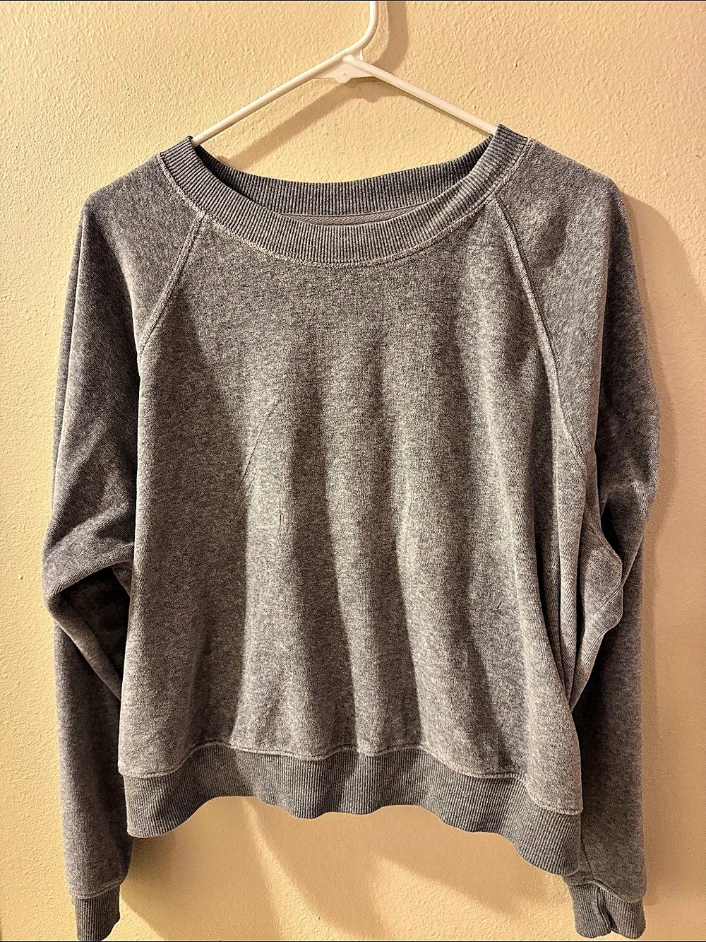 Universal Thread Women's Raglan Pullover Sweatshirt Gray Cotton Sweatshirt Size
